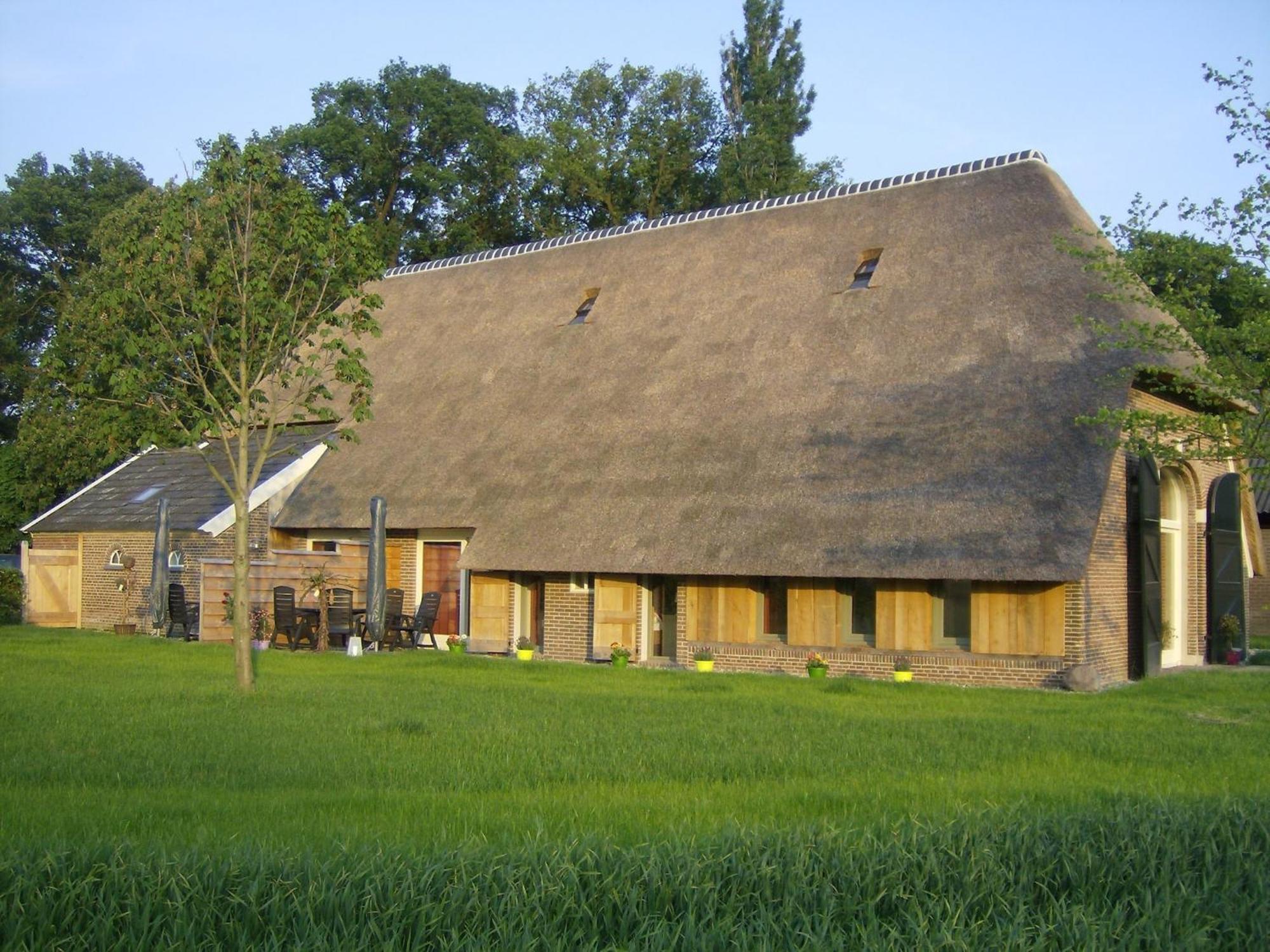 Staying In A Thatched Barn With Box Bed Beautiful View Region Achterhoek Geesteren  Zewnętrze zdjęcie